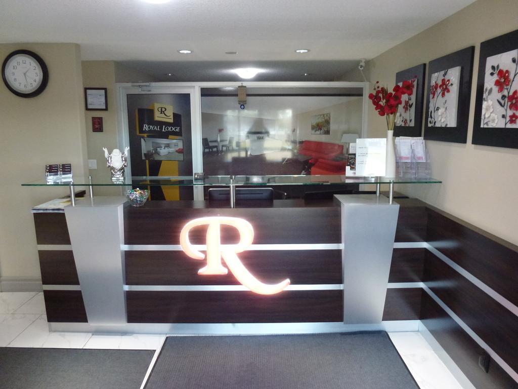 Royal Lodge Edmonton Exterior foto