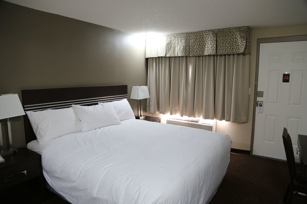 Royal Lodge Edmonton Exterior foto